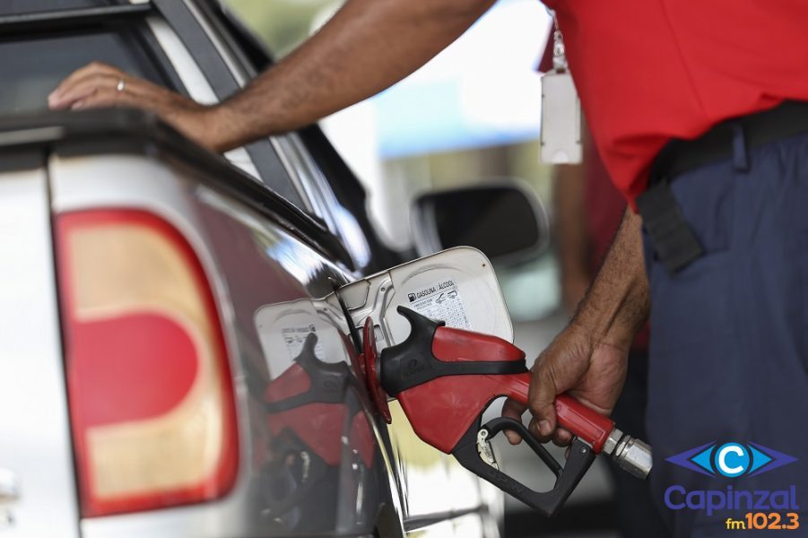 Petrobras reduz preço da gasolina em 4,9% para distribuidoras