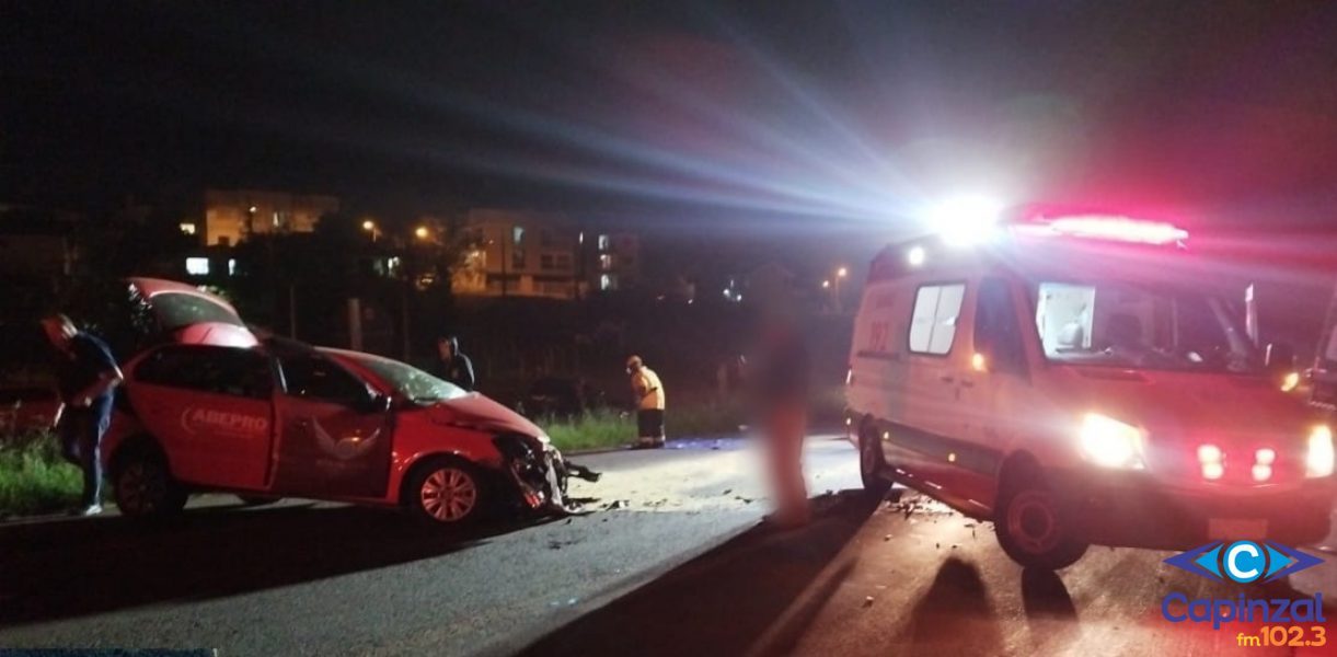 Homem fica ferido em colisão entre carro e caminhão na BR-282, em Campos Novos
