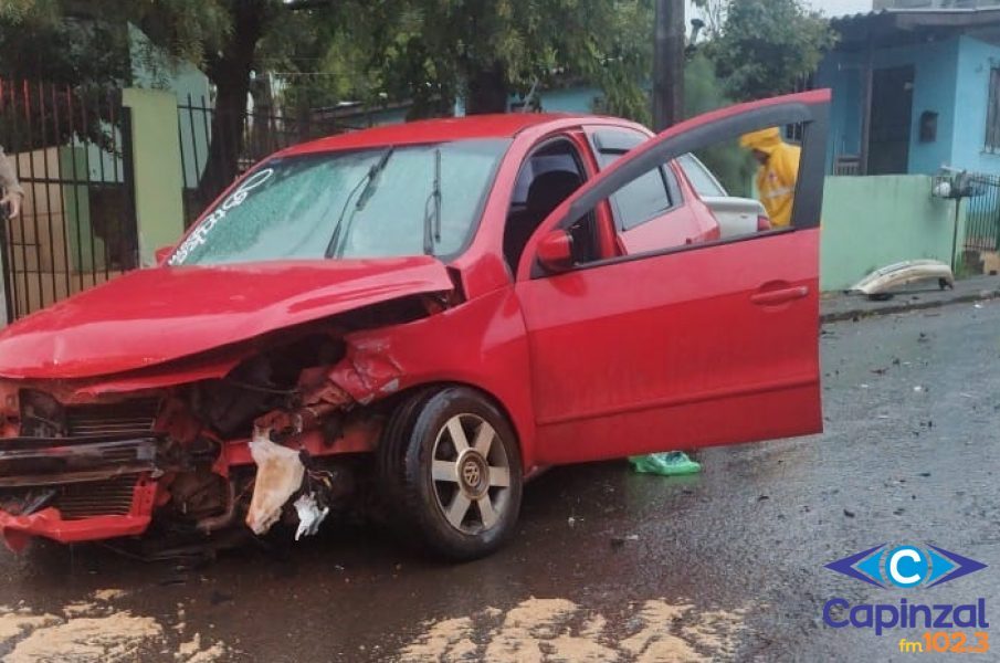 Homem fica ferido em colisão entre dois carros em Campos Novos