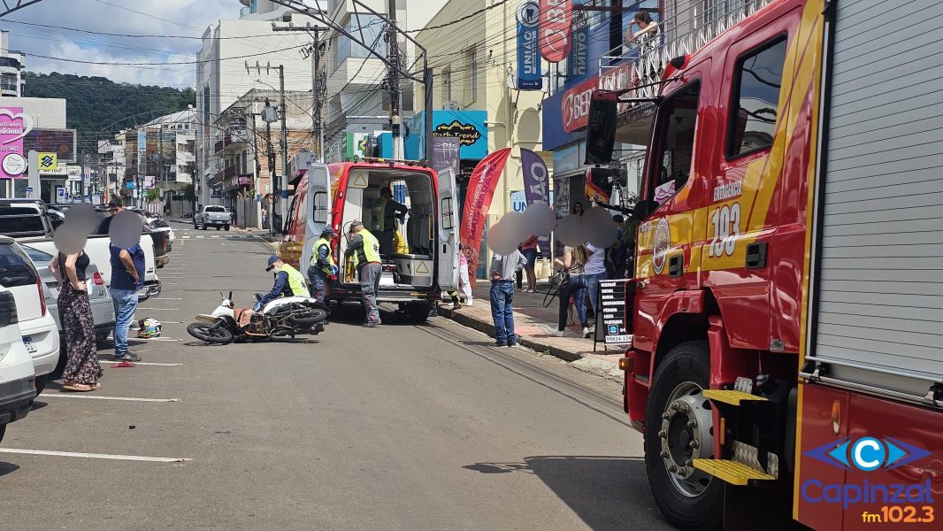 Duas pessoas são socorridas pelos Bombeiros após acidente no centro de Capinzal