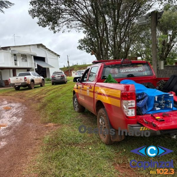 Assaltante morre afogado após carro cair em açude em Campos Novos