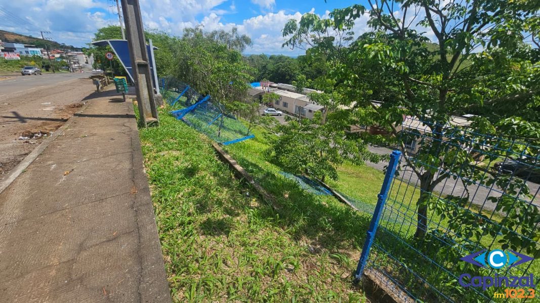 Grade do CMEI Primeiros Passos é danificada em Capinzal