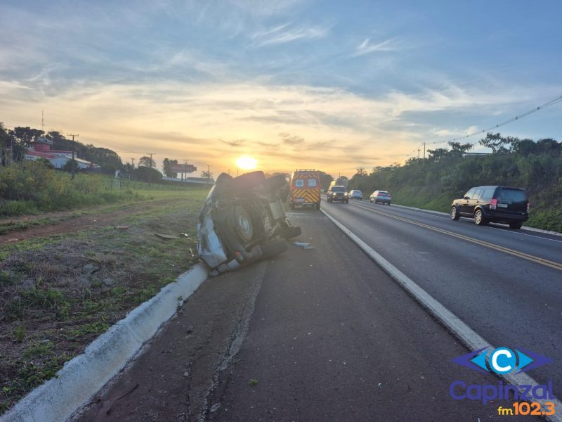 Carro capota na BR-282 em Xanxerê e deixa duas mulheres feridas