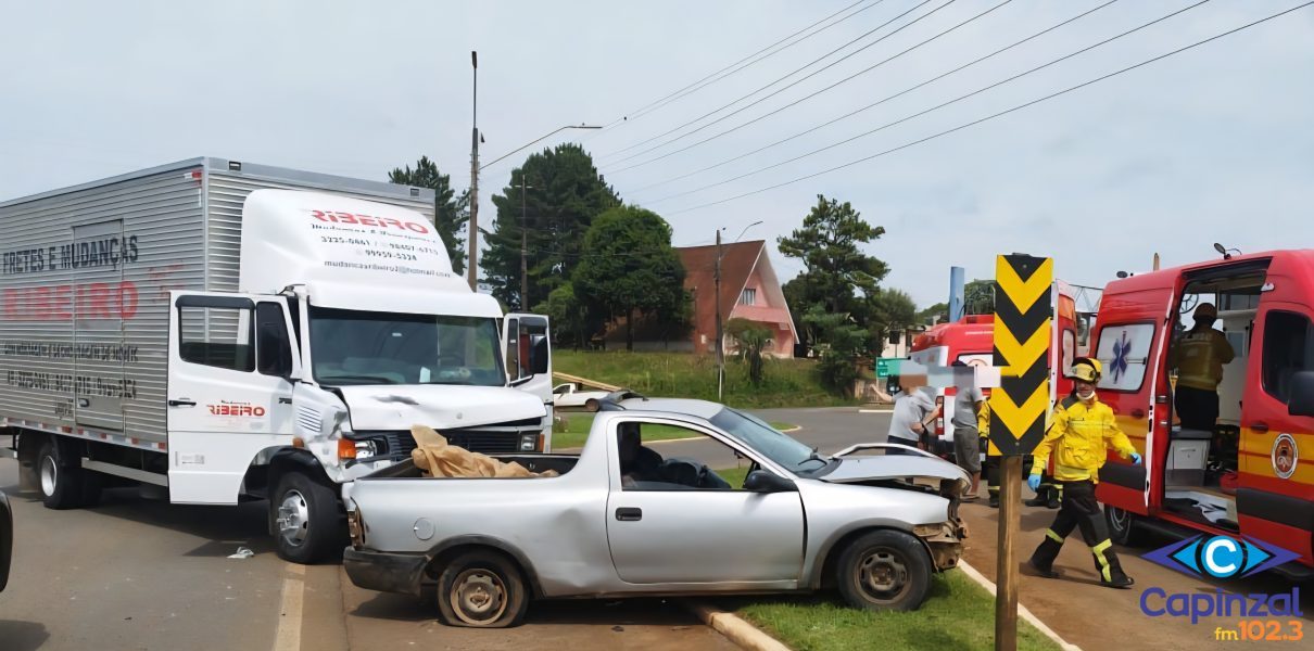 Idoso morre em colisão entre carro e caminhão na BR-470 em Campos Novos