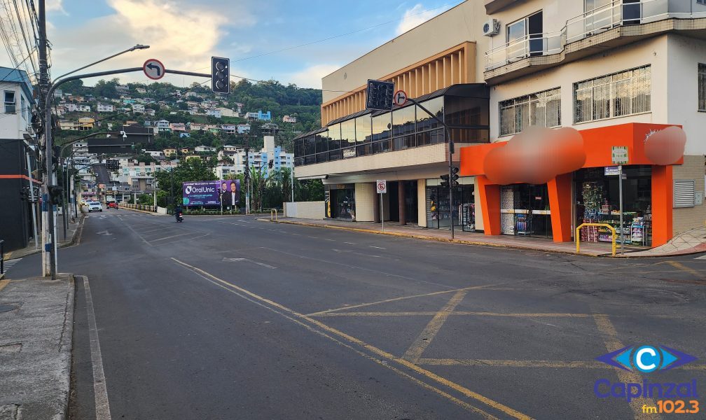 Diretor de trânsito confirma testes para reativação de semáforo próximo à ponte Irineu Bornhausen