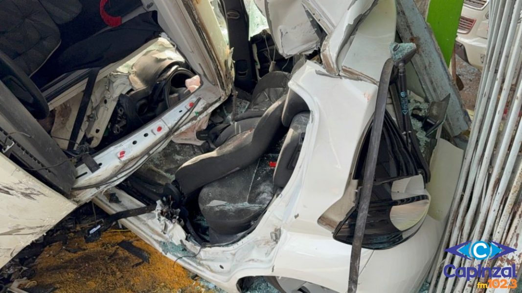 Idoso que estava em carro esmagado por caminhão em Herval d’Oeste segue internado na UTI