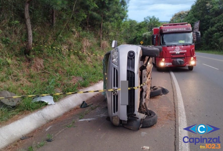 Motorista fica ferida após capotamento na SC-135