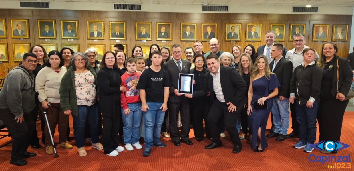 Alesc homenageia Apae de Capinzal pelos 20 anos da Lei das Apaes, que garantiu repasses às instituições