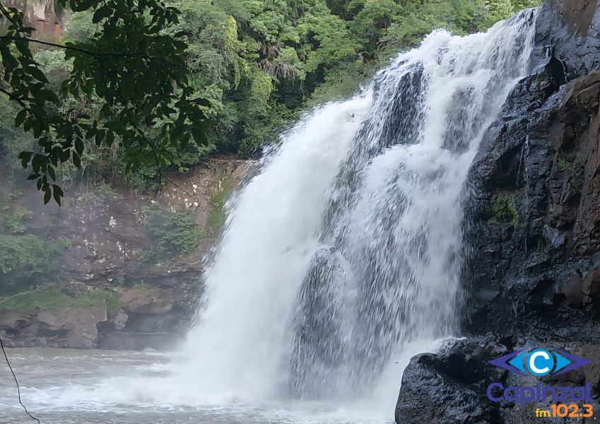 Adolescente desaparece após submergir em cachoeira em Videira