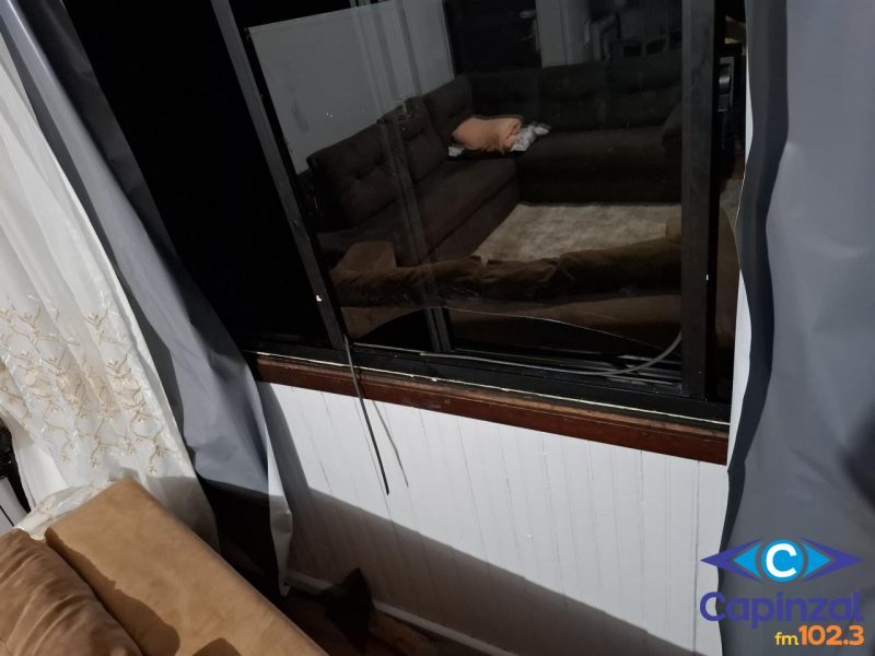 Homem invade residência, furta televisão e acaba capturado por moradores e preso pela PM em Erval Velho