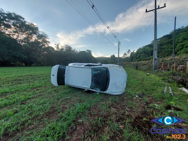 Mulher fica ferida em saída de pista seguida de capotamento na SC-150, em Água Doce
