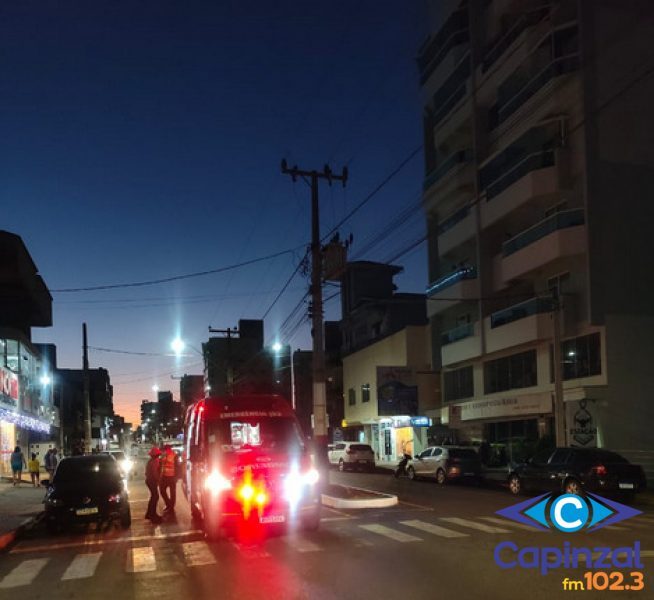 Motociclista fica ferida em colisão traseira no Centro de Piratuba