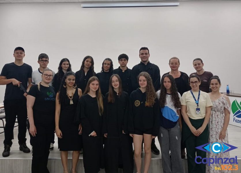 Júri simulado no Colégio Unoesc de Capinzal destaca oratória, argumentação e protagonismo estudantil