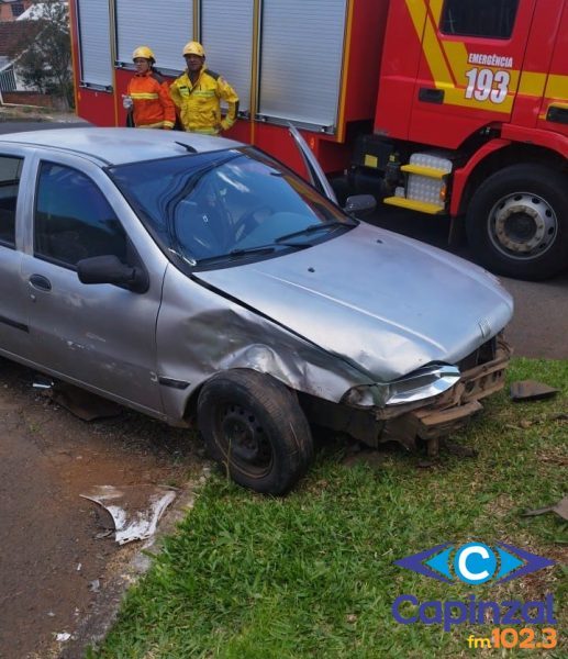 Mulher é socorrida após colisão frontal em Campos Novos