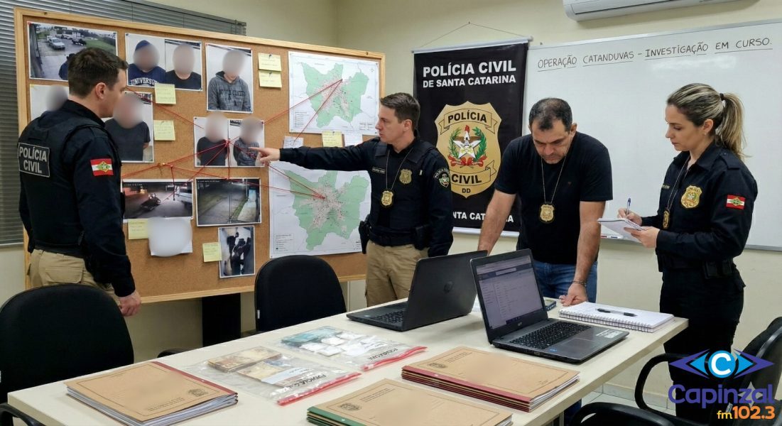 Operação policial prende dois adultos e um adolescente por tráfico de drogas em Catanduvas