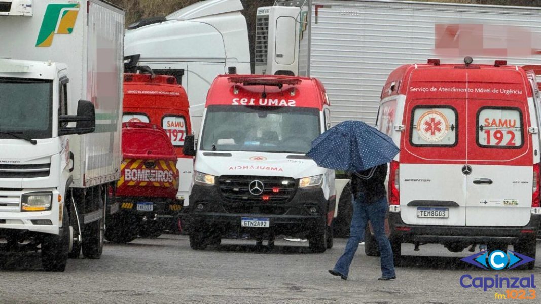 Rajada de vento derruba portão sobre funcionários em empresa de Joaçaba e deixa feridos