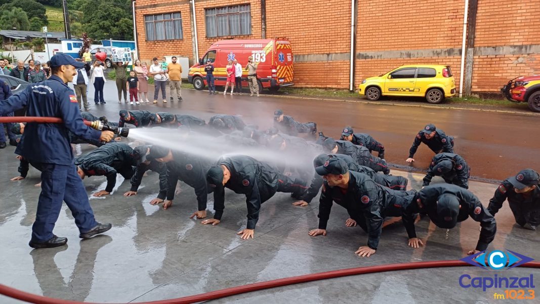 3ª Companhia de Capinzal entrega novos equipamentos, promove 22 bombeiros comunitários e forma 12 novos integrantes