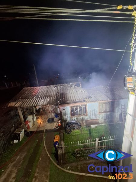 Incêndio em residência mobiliza Corpo de Bombeiros na madrugada em Monte Carlo