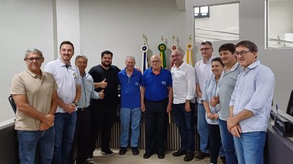 Foto: Moção de Aplauso entregue na última sessão ordinária de 2025