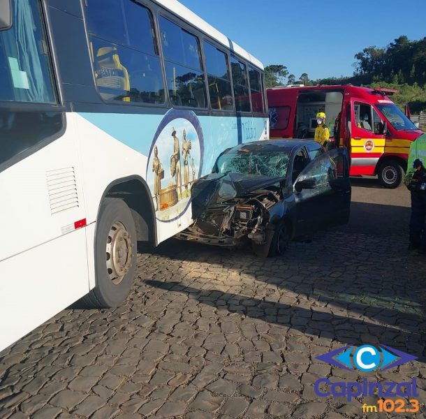 Acidente entre carro e ônibus deixa feridos na SC-355, em Videira