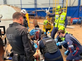 Trabalhador foi atingido por tonel de óleo após explosão (Fotos: Saer-Fron)