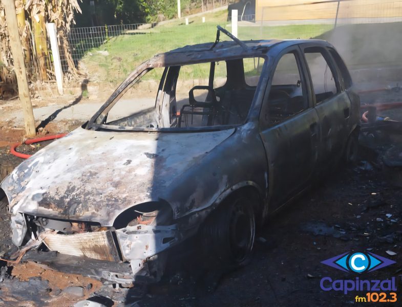 Incêndio destrói veículo estacionado ao lado de residência em Itá