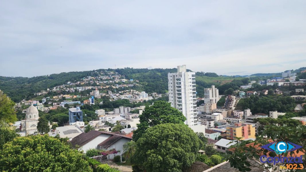 Verão começa com calor acima da média e alerta para temporais em Santa Catarina