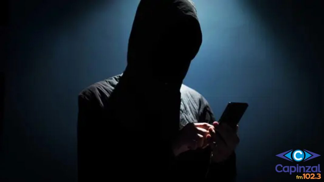 Mulher tem prejuízo de R$ 1,5 mil após cair no “golpe do nudes”