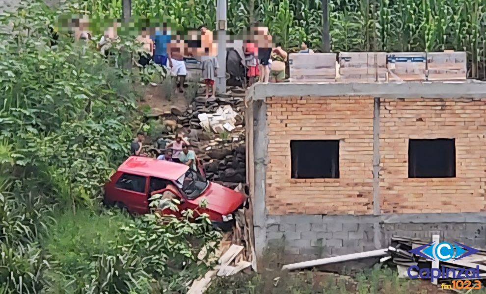 Motorista é socorrido pelos Bombeiros após saída de pista em Capinzal