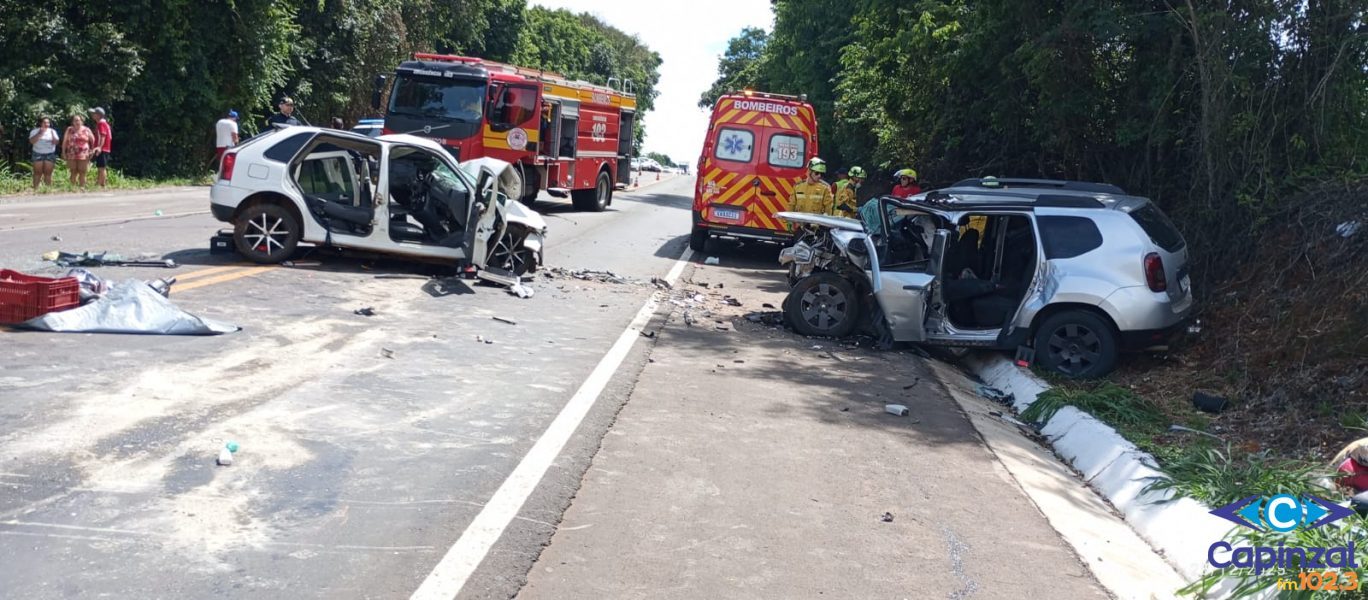 Colisão frontal deixa um morto e feridos na BR-282