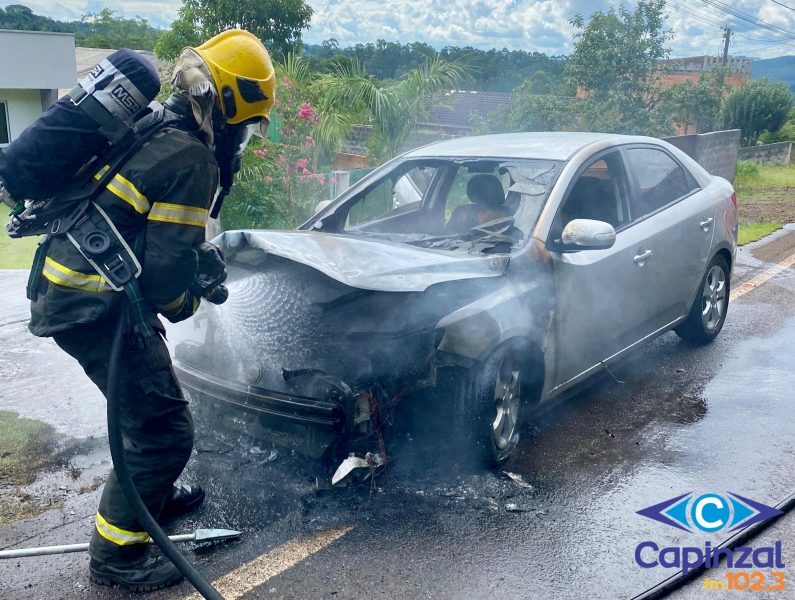 Carro pega fogo na SC-155, em Itá