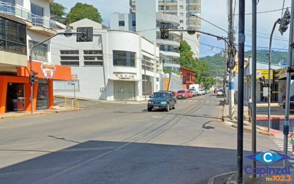 Prefeitura de Capinzal discute testes em semáforos após congestionamentos