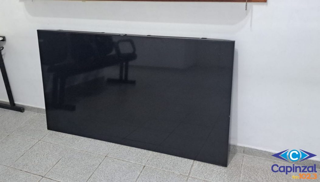 PM recolhe televisão abandonada em área conhecida por atividades ilícitas em Herval d’Oeste