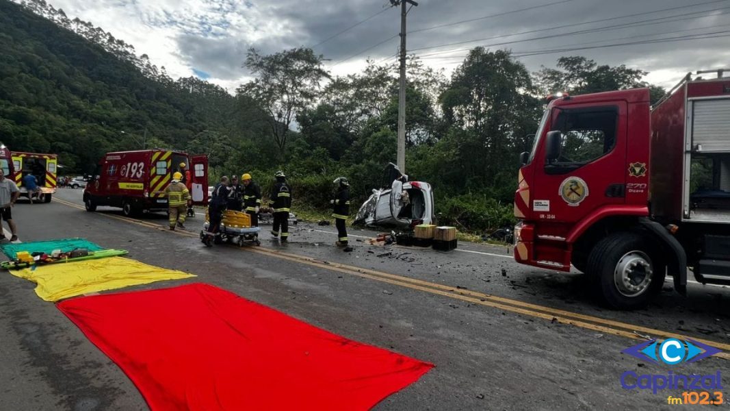 Picape de Capinzal se envolve em grave acidente com morte na BR-470, em Apiúna