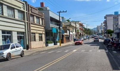 Foto: Rua Felipe Schmidt, centro de Ouro