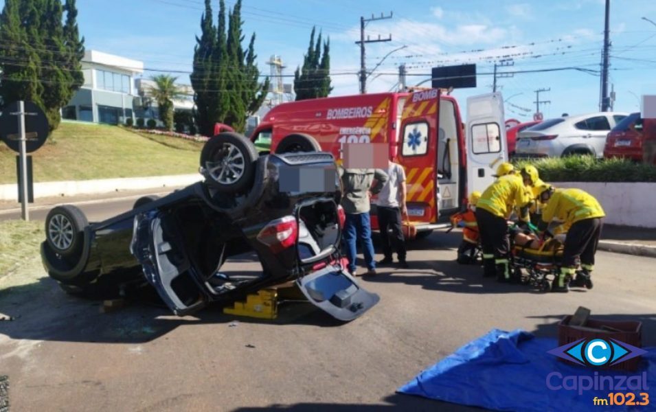 Colisão seguida de capotamento deixa mulher ferida na BR-282, em Campos Novos