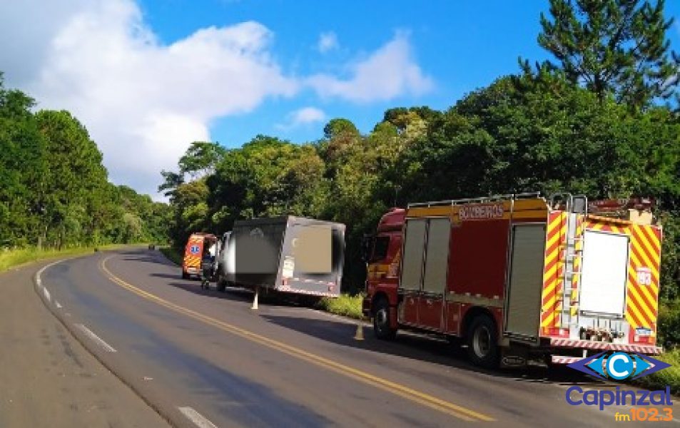 Colisão lateral entre caminhões deixa dois feridos na BR-282 em Catanduvas