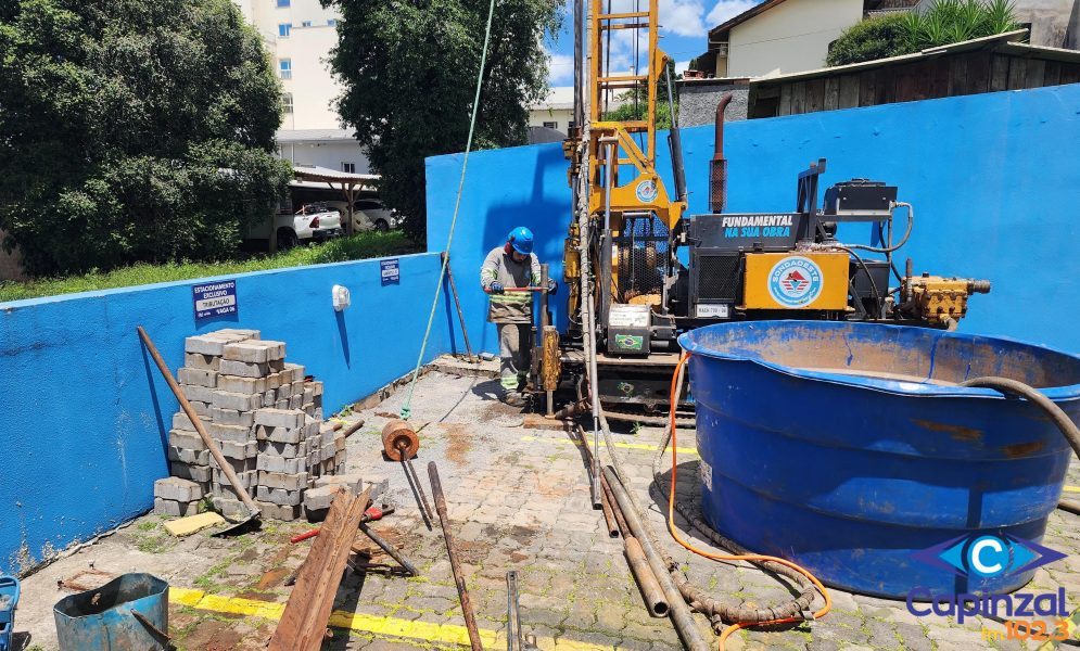 Iniciada sondagem do solo para construção de novo muro de contenção entre a prefeitura e o Fórum em Capinzal