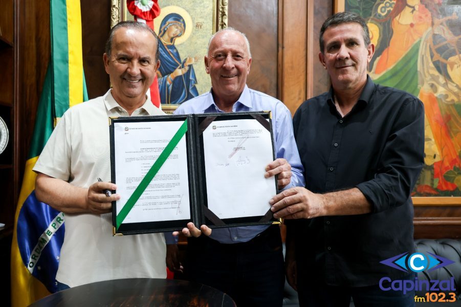 Governador sanciona lei que protege produtores catarinenses e proíbe reconstituição de leite em pó importado em SC