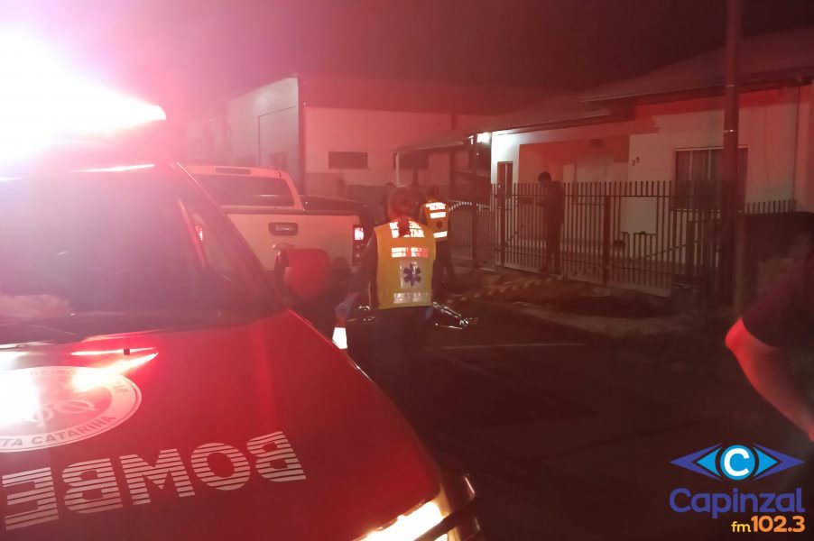 Homem morre após ser esfaqueado em frente a bar em Santa Cecília