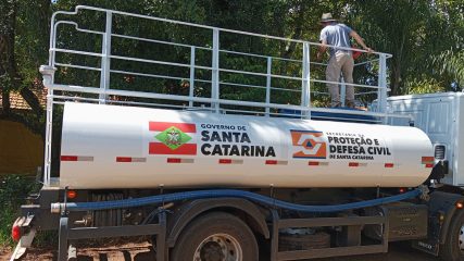 Reposição de abastecimento para o consumo de animais 