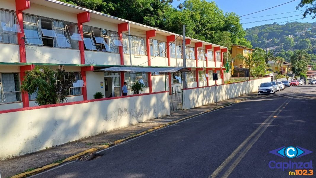 OUÇA: Prefeitura de Ouro e CRE de Joaçaba discutem realocação de alunos para viabilizar reforma do colégio Silvio Santos