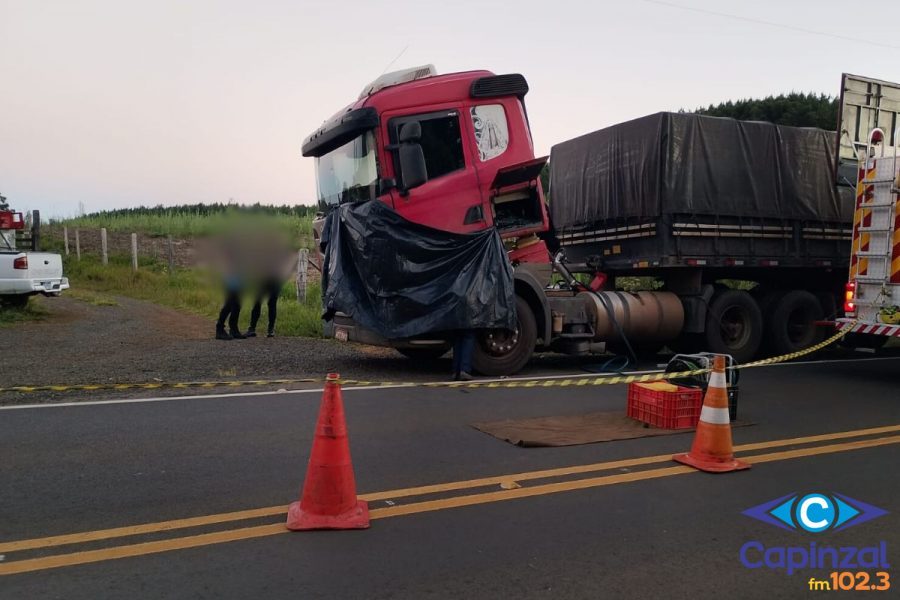 Caminhoneiro morre ao ser esmagado pela cabine do próprio veículo