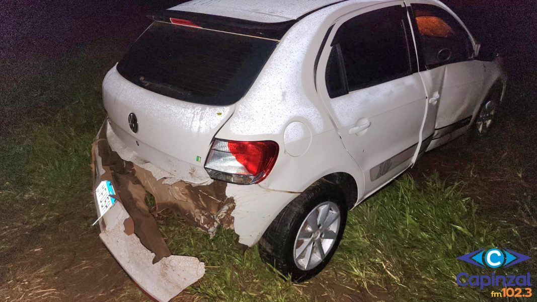 Carro com placas de Capinzal sai da pista na SC-150 em Lacerdópolis