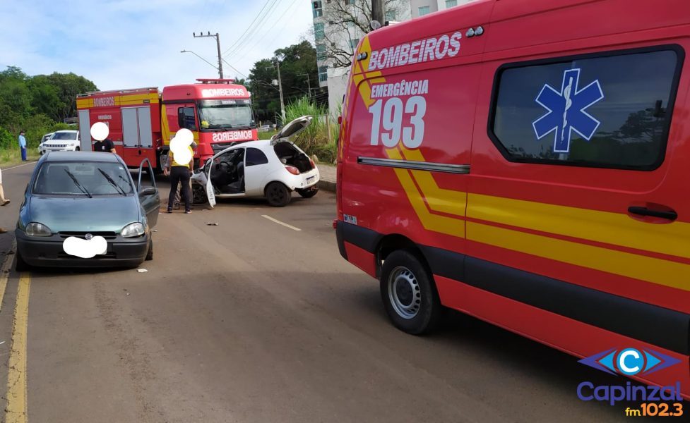 Colisão frontal deixa mulher ferida em Piratuba