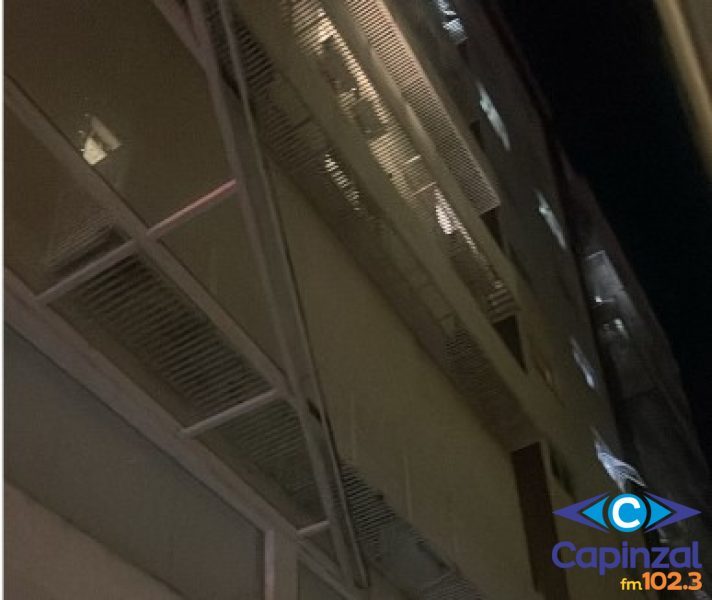 Trabalhador cai do segundo andar de prédio durante manutenção em Joaçaba