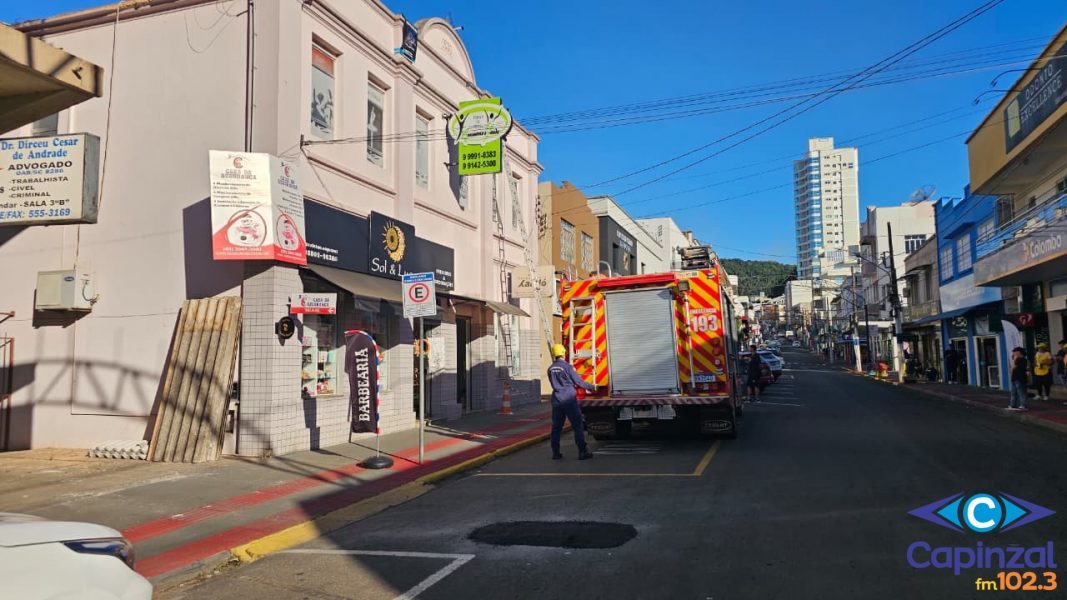 Trabalhador de 20 anos sofre crise de pânico no alto de prédio e é resgatado pelos Bombeiros em Capinzal