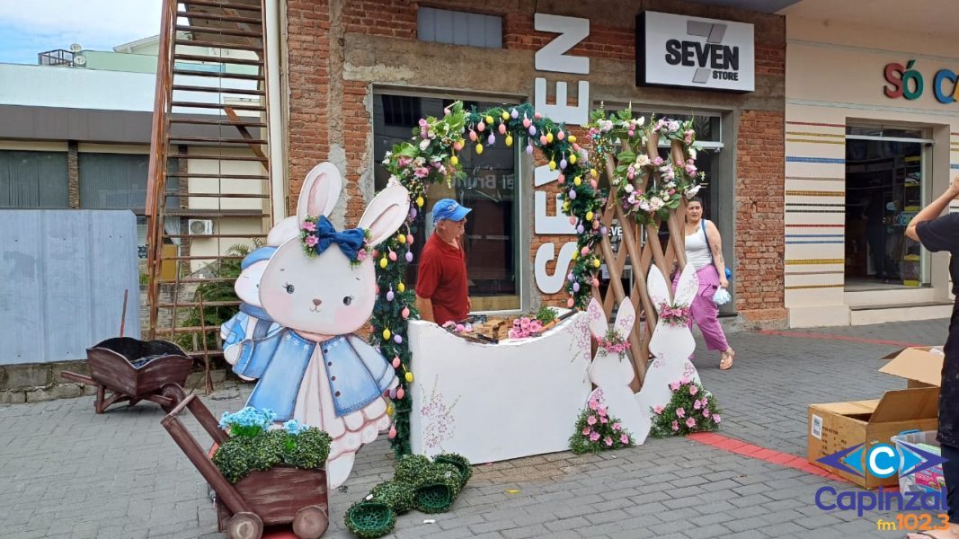 Capinzal inicia decoração de Páscoa no centro da cidade e terá novidade com a “Casa do Coelho”