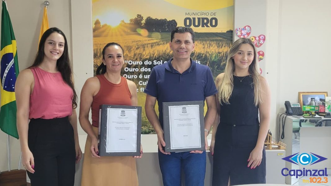 Prefeito Claudir Duarte assina certidão de regularização fundiária de mais dois núcleos urbanos