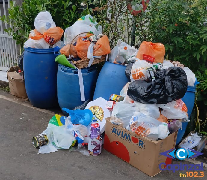 Atraso na coleta de lixo gera reclamações em Ouro; prefeitura cobra empresa responsável